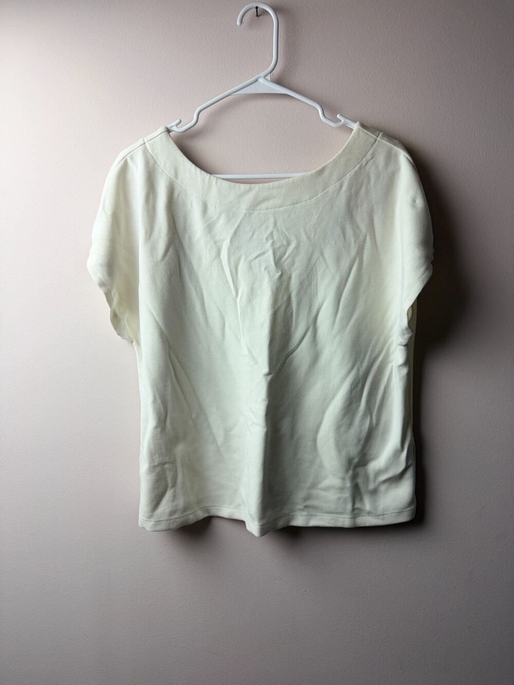 Cable And Gauge Round Neck White Top bow back detail Sz XL
